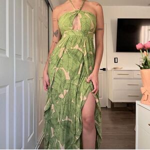 Urban Outfitters (Kimchi Blue) Leaf Print Halter Maxi Dress – Size 4